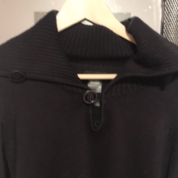 Diesel embroidered knit sweater. 3 adjustable buttons to change neck line - Picture 3 of 10